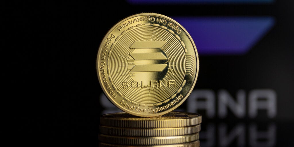 Solana Climbs 4% While Popular Meme Coins Billy, Michi and Popcat Soar